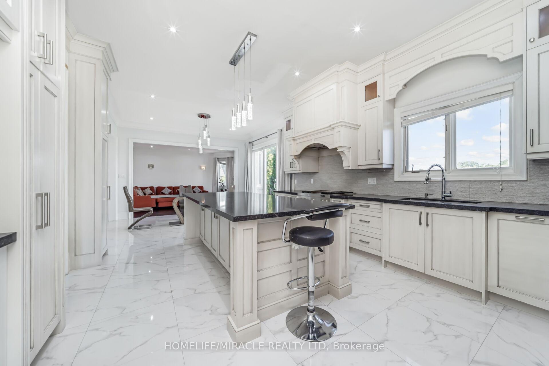 Photo 18 of 21 Bowman Avenue, Brampton, Toronto Gore Rural Estate — HOMEH