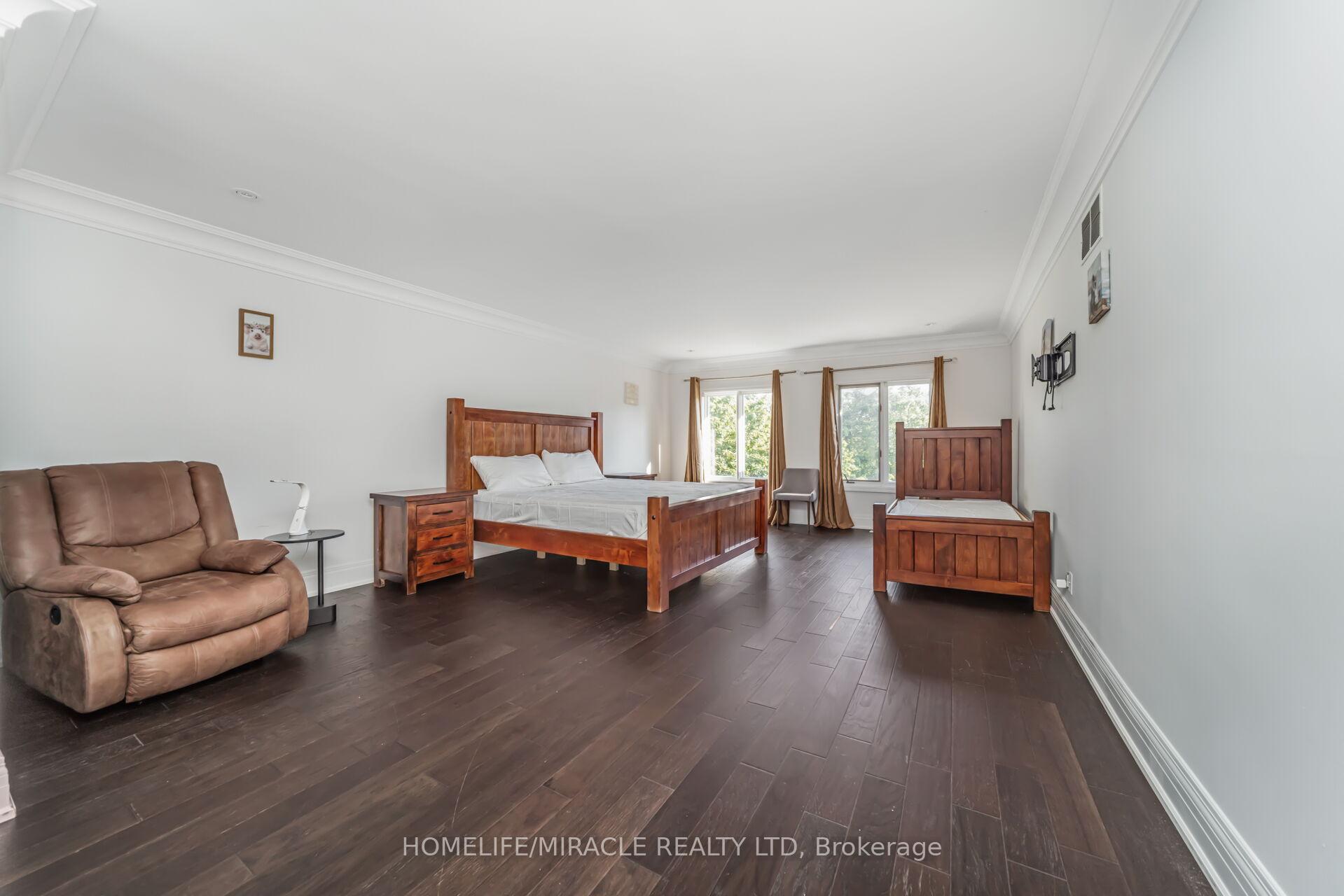 Photo 32 of 21 Bowman Avenue, Brampton, Toronto Gore Rural Estate — HOMEH