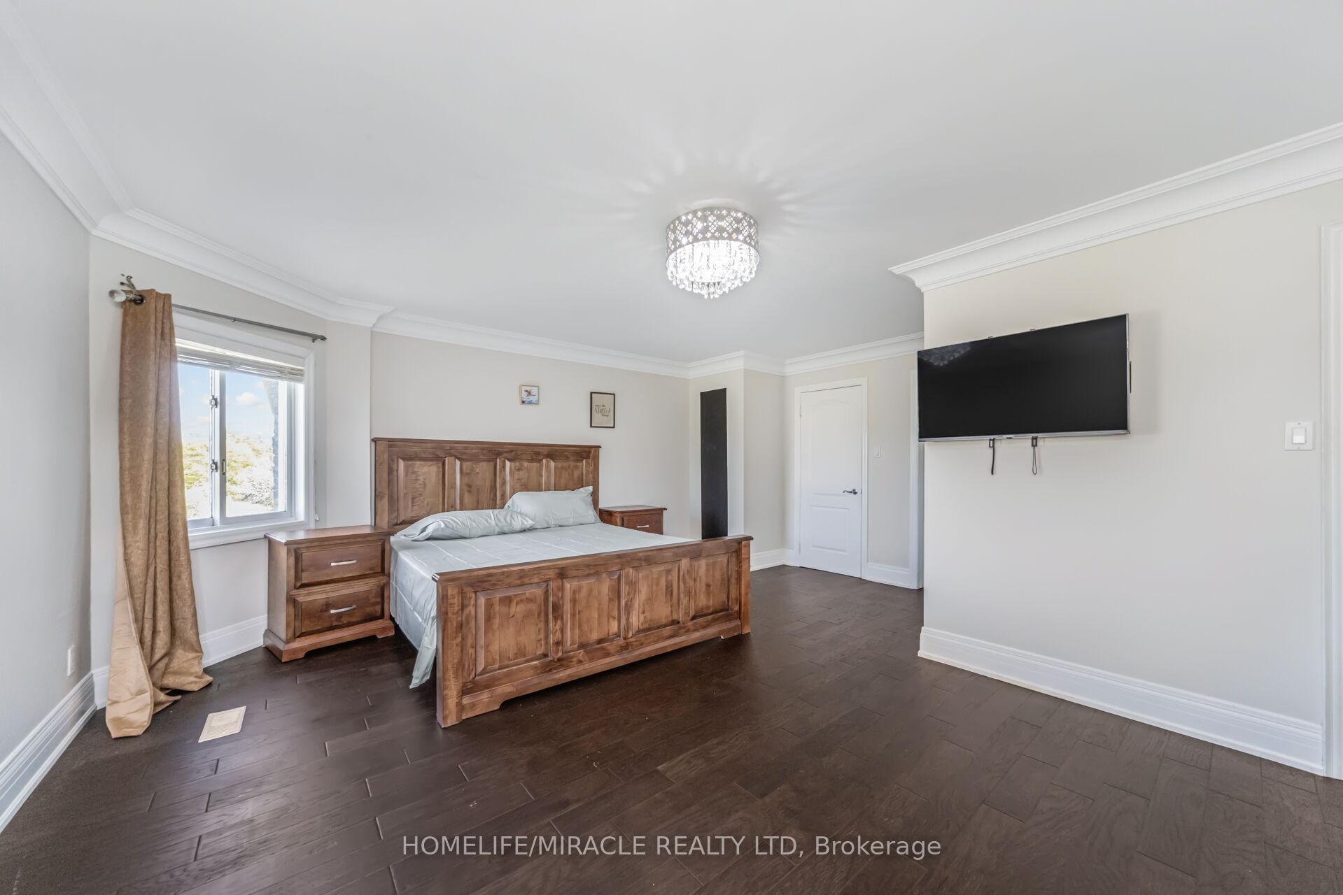 Photo 37 of 21 Bowman Avenue, Brampton, Toronto Gore Rural Estate — HOMEH