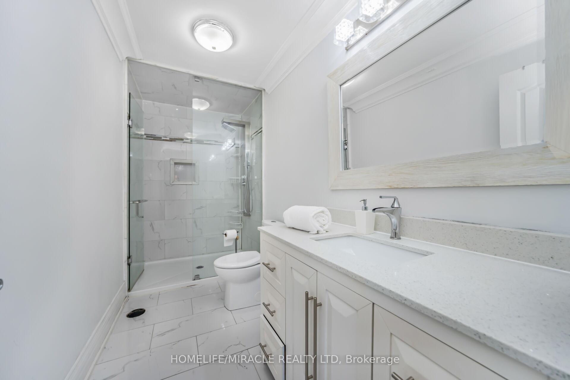 Photo 38 of 21 Bowman Avenue, Brampton, Toronto Gore Rural Estate — HOMEH