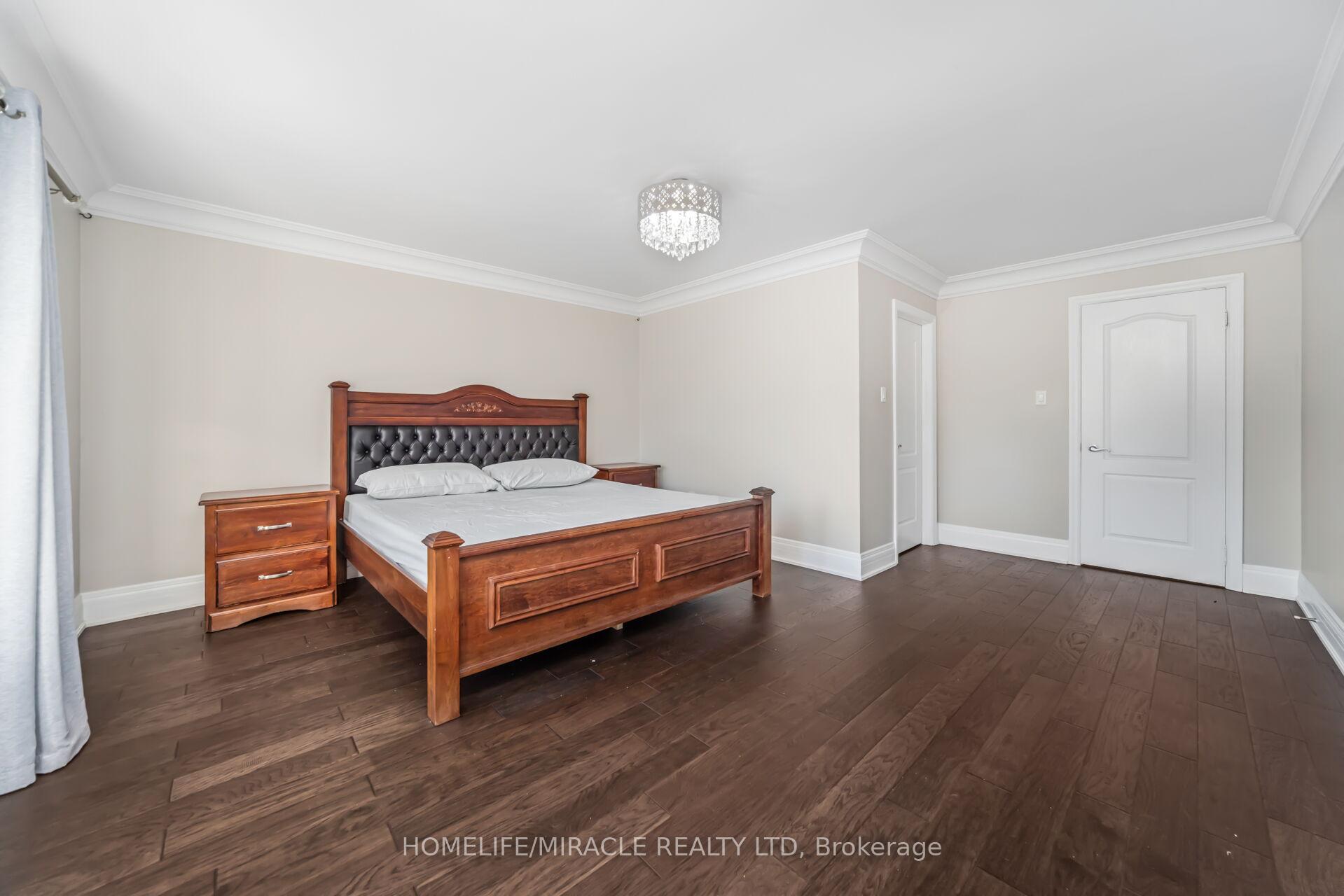 Photo 43 of 21 Bowman Avenue, Brampton, Toronto Gore Rural Estate — HOMEH