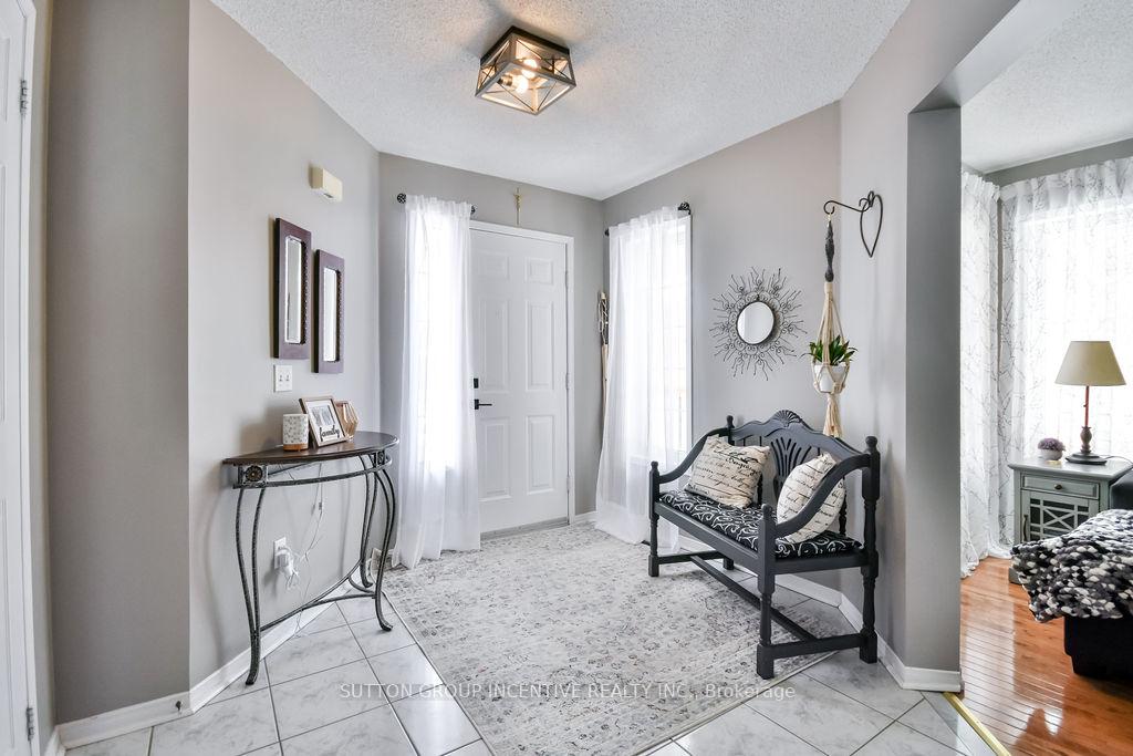 Photo 3 of 18 Wice Road, Barrie, Holly — HOMEH