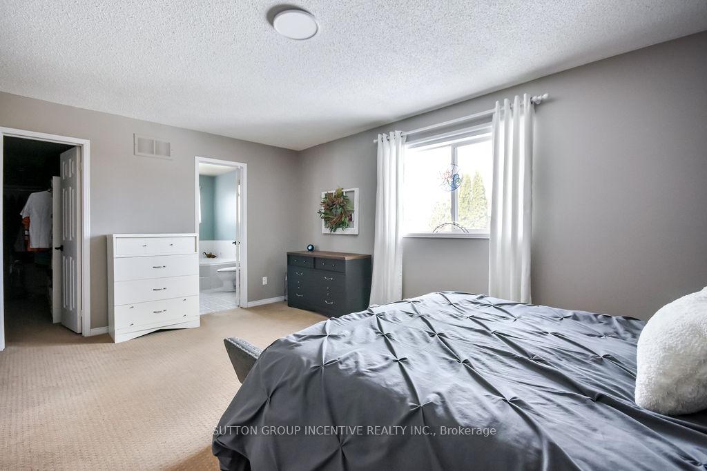 Photo 23 of 18 Wice Road, Barrie, Holly — HOMEH