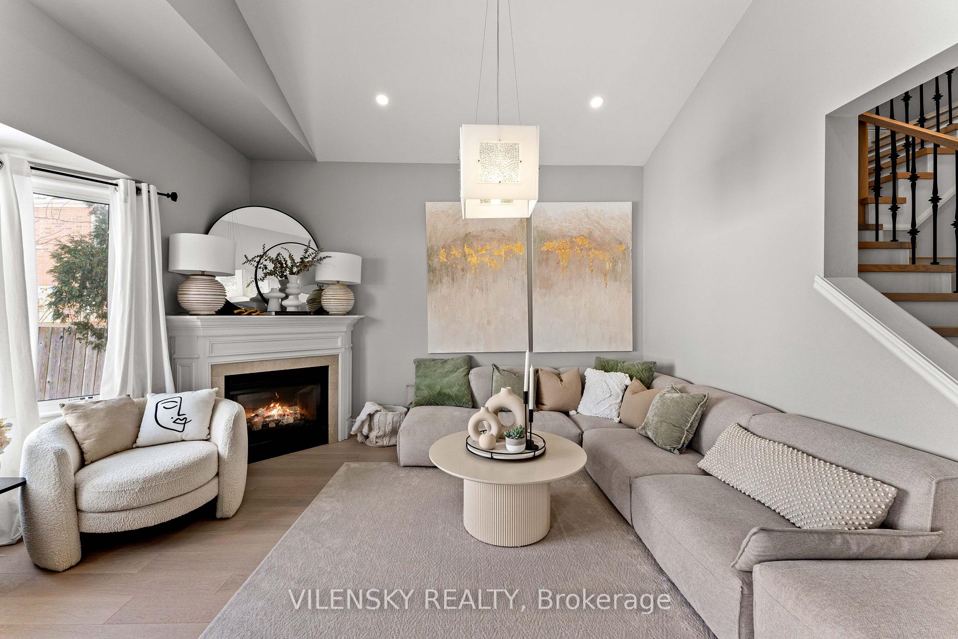 Photo 3 of 40 Mosswood Road, Vaughan, Patterson — HOMEH