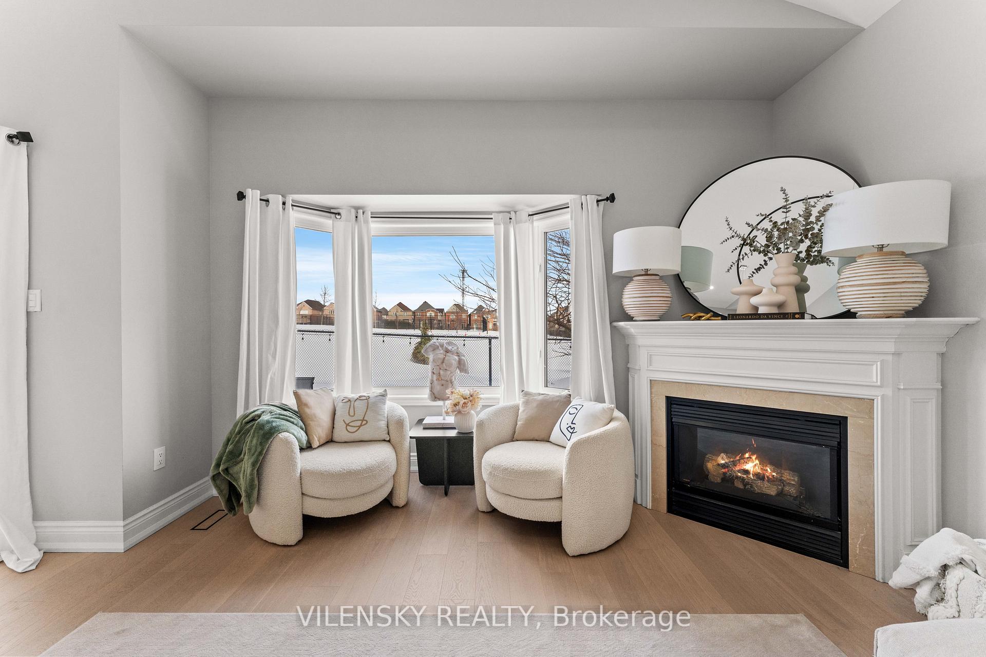 Photo 4 of 40 Mosswood Road, Vaughan, Patterson — HOMEH