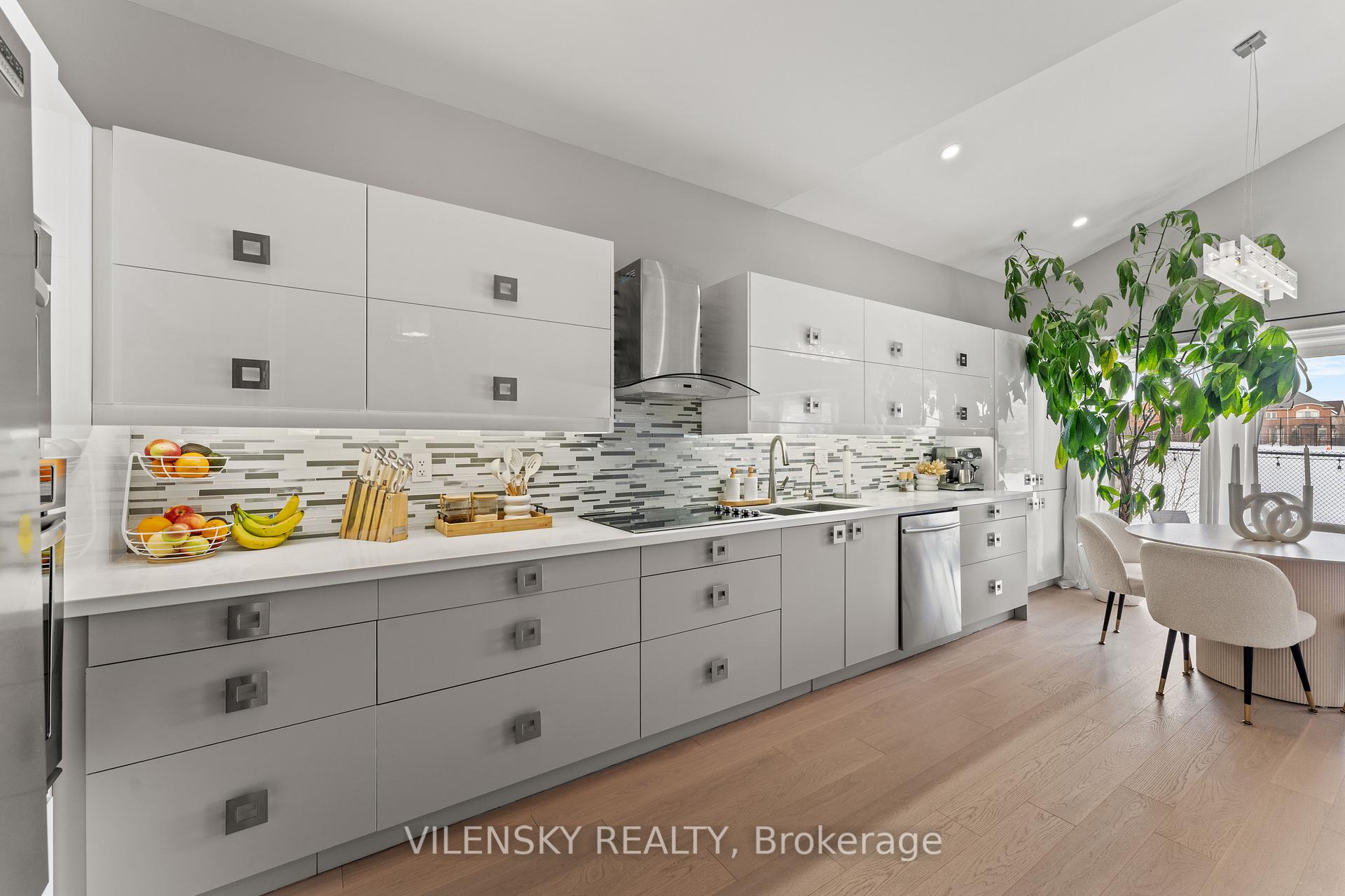 Photo 8 of 40 Mosswood Road, Vaughan, Patterson — HOMEH