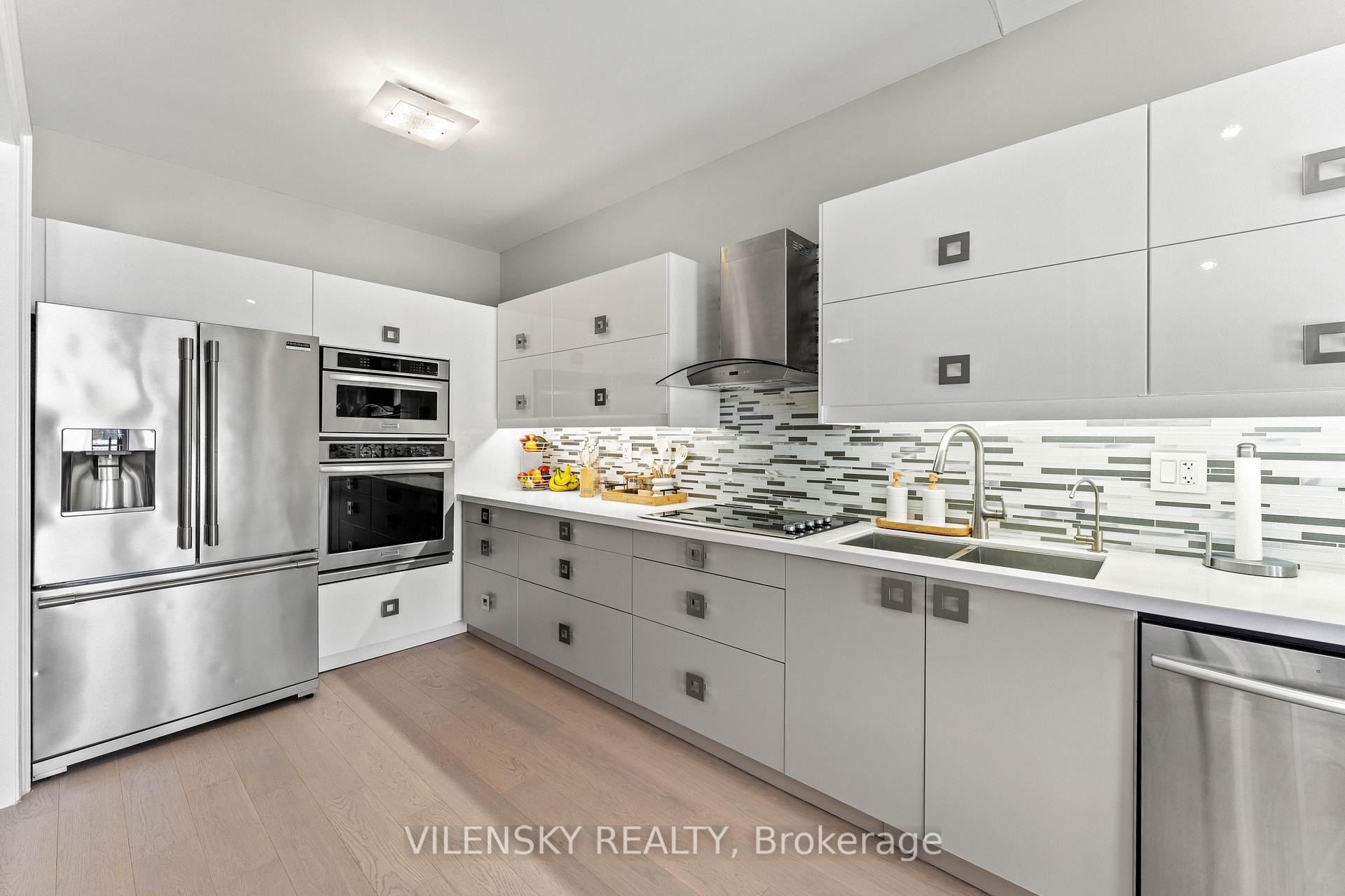 Photo 10 of 40 Mosswood Road, Vaughan, Patterson — HOMEH