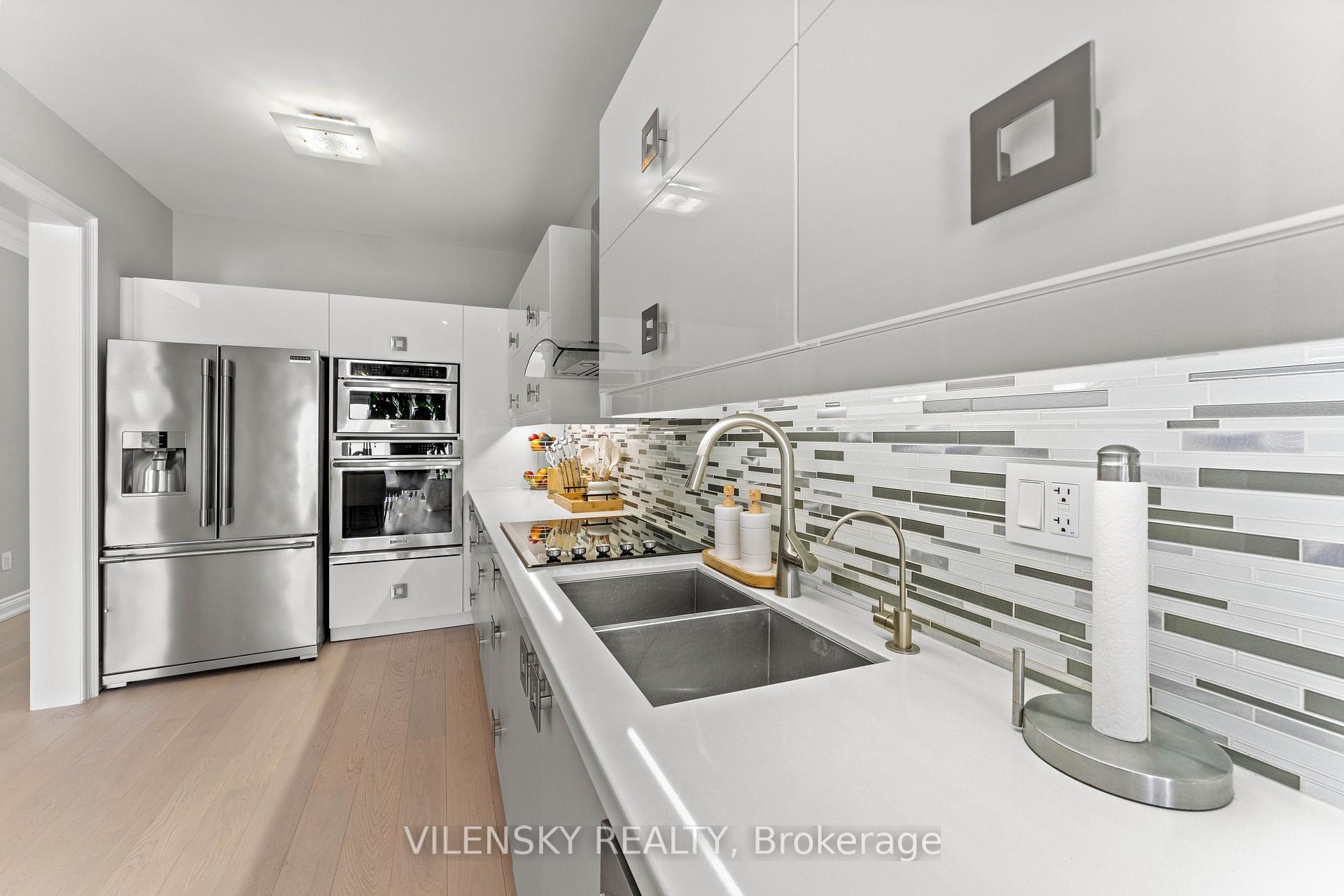 Photo 11 of 40 Mosswood Road, Vaughan, Patterson — HOMEH
