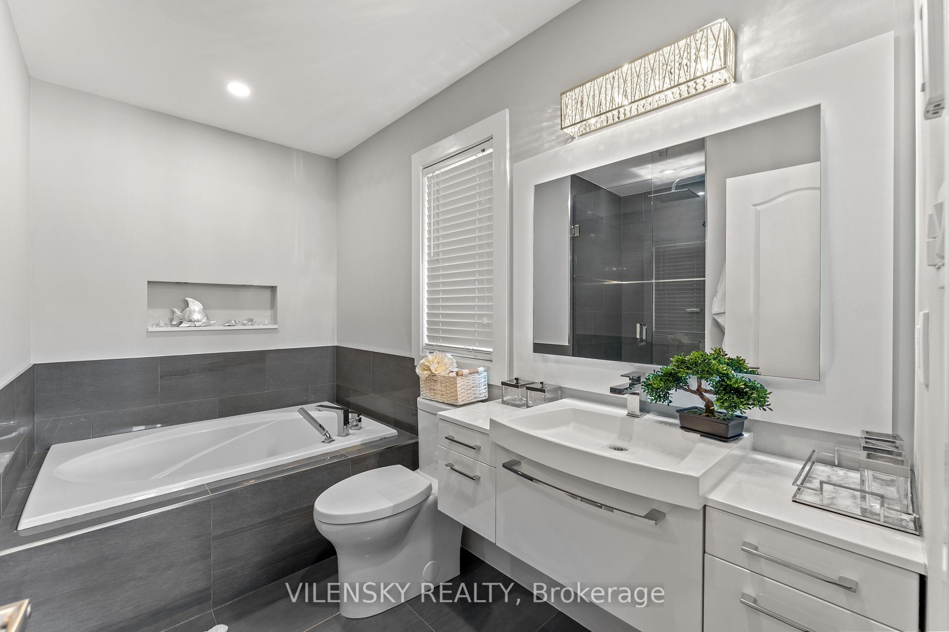 Photo 23 of 40 Mosswood Road, Vaughan, Patterson — HOMEH