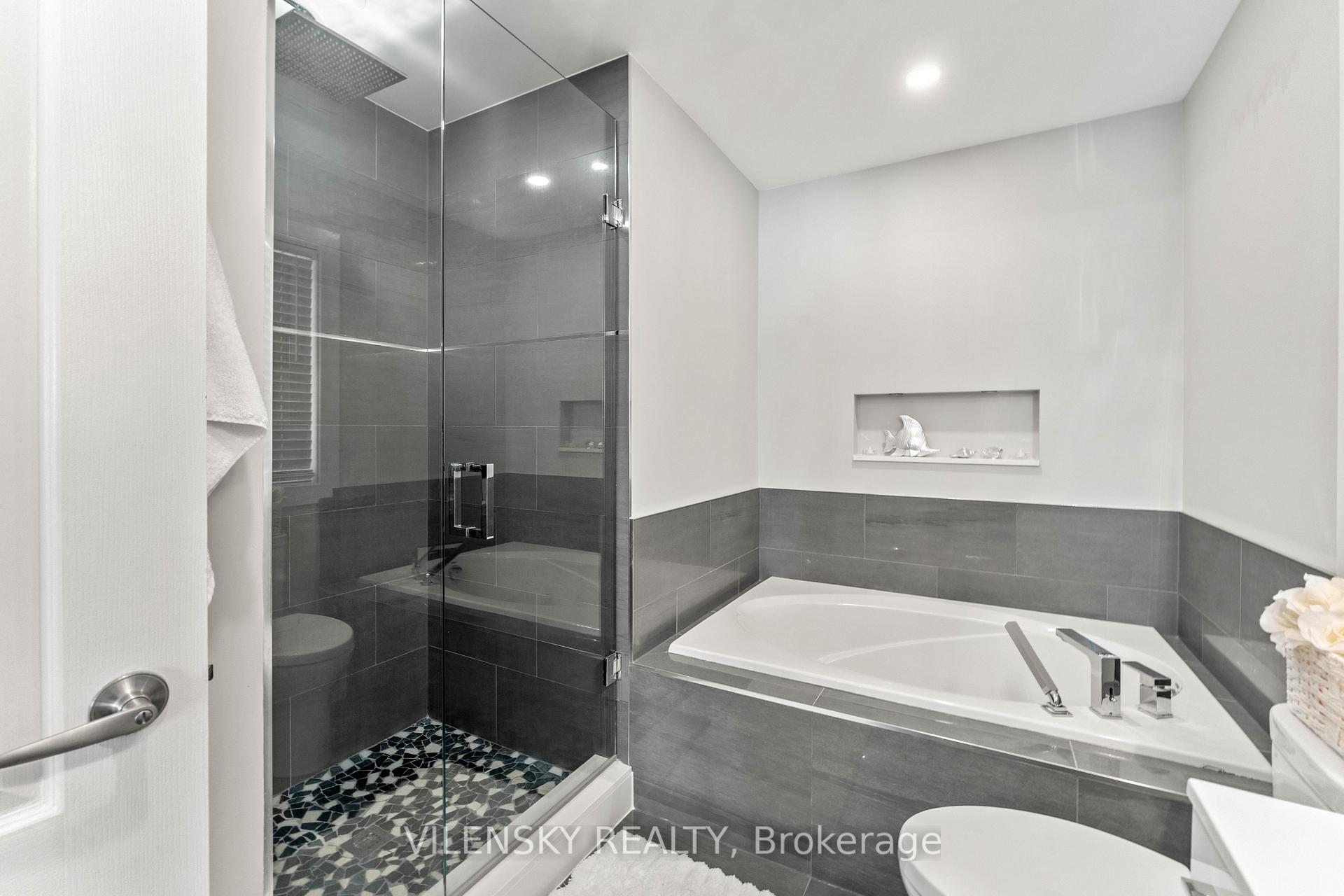 Photo 24 of 40 Mosswood Road, Vaughan, Patterson — HOMEH