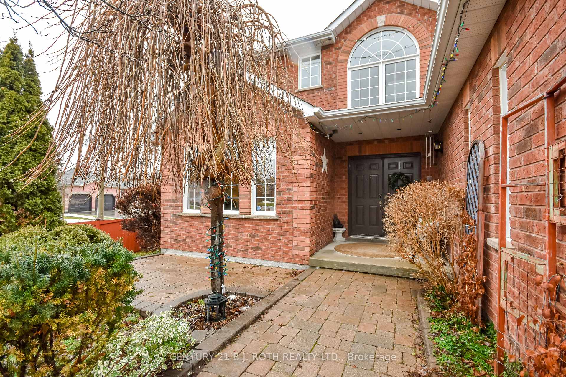Photo 2 of 61 Honey Crescent, Barrie, Painswick South — HOMEH