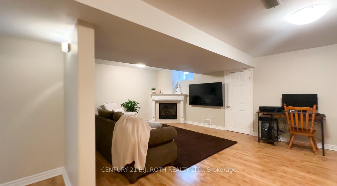 Photo 30 of 61 Honey Crescent, Barrie, Painswick South — HOMEH