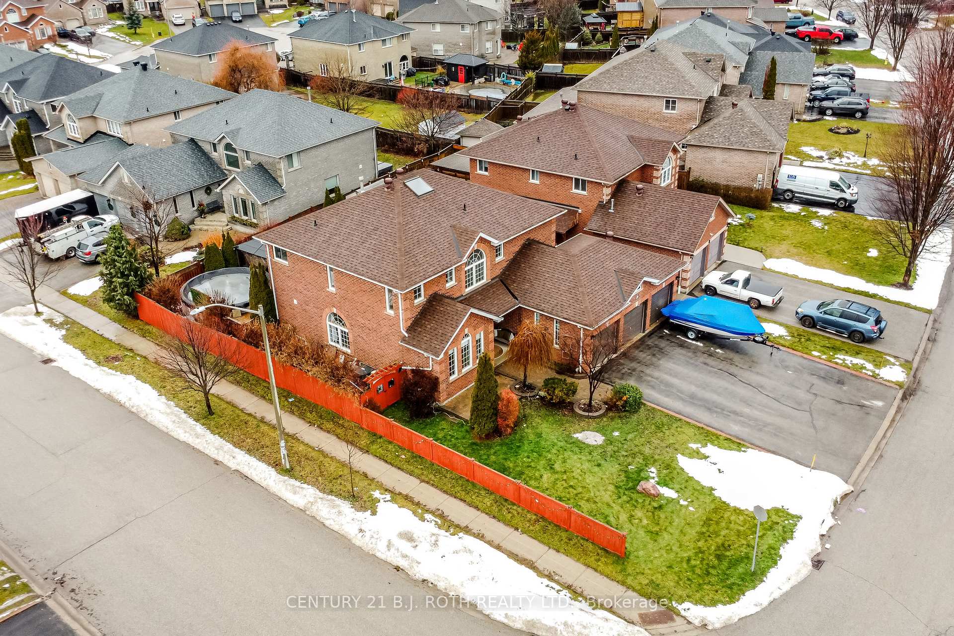 Photo 36 of 61 Honey Crescent, Barrie, Painswick South — HOMEH