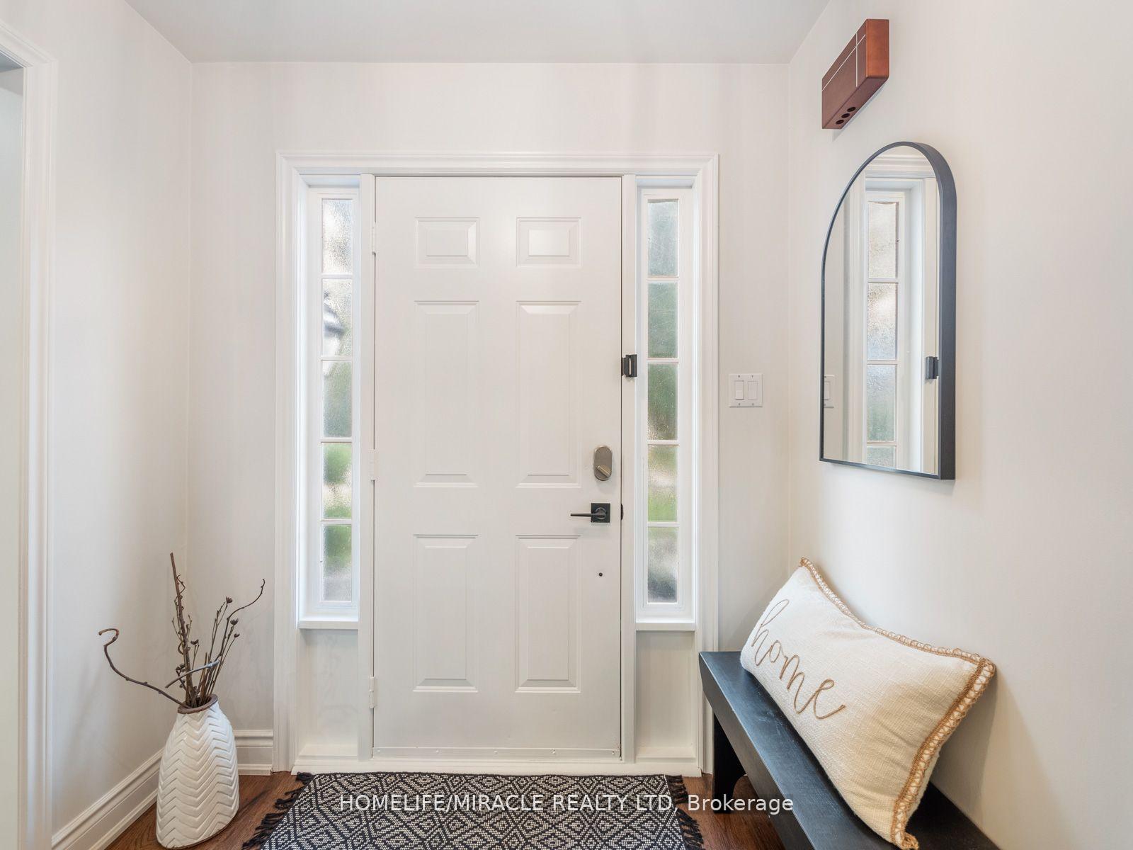 Photo 5 of 521 Oneida Drive, Burlington, LaSalle — HOMEH