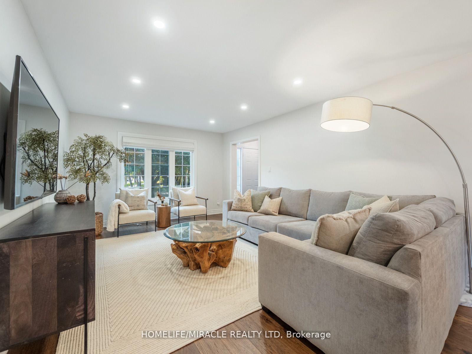 Photo 7 of 521 Oneida Drive, Burlington, LaSalle — HOMEH