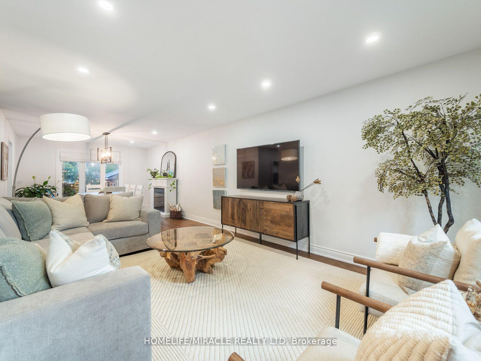 Photo 8 of 521 Oneida Drive, Burlington, LaSalle — HOMEH