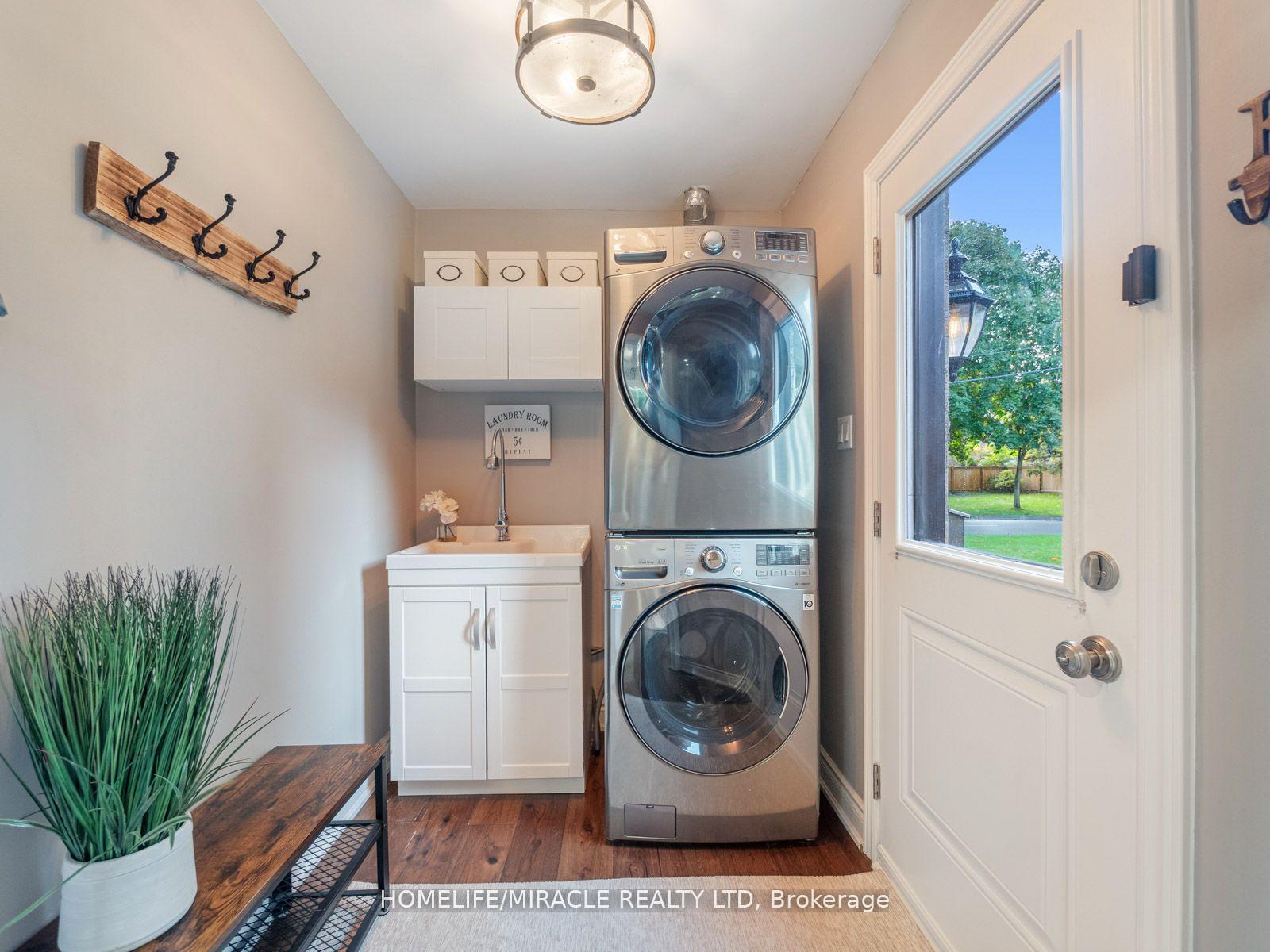 Photo 13 of 521 Oneida Drive, Burlington, LaSalle — HOMEH