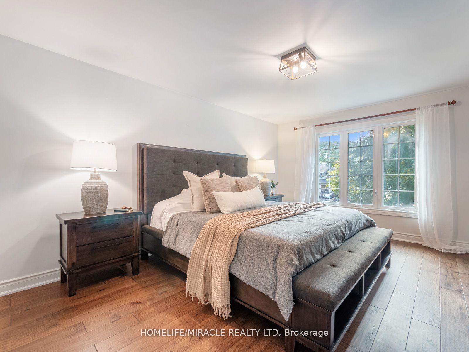 Photo 15 of 521 Oneida Drive, Burlington, LaSalle — HOMEH