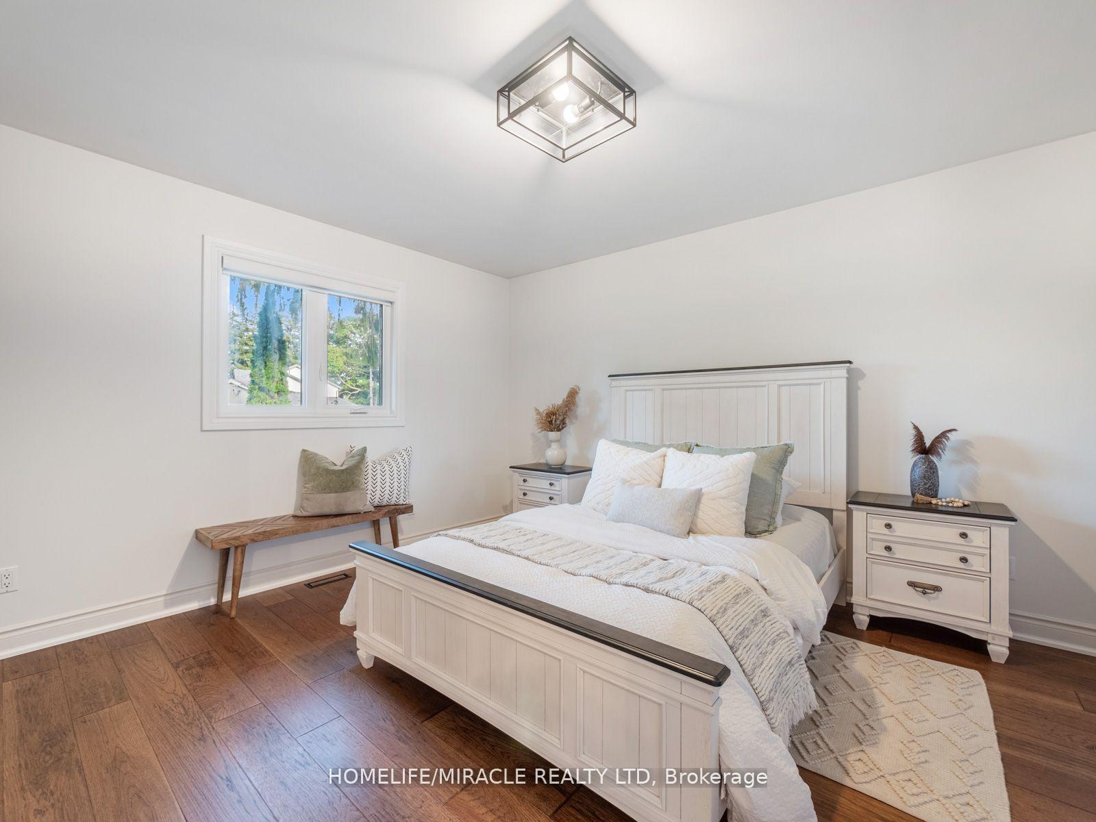 Photo 17 of 521 Oneida Drive, Burlington, LaSalle — HOMEH