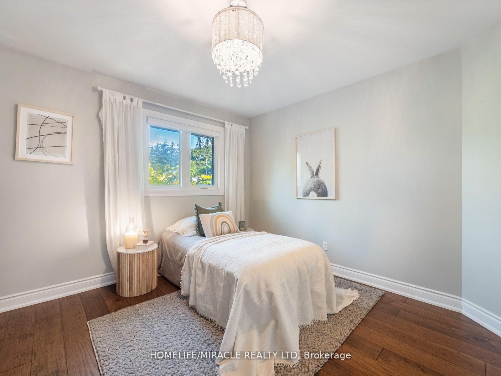 Photo 18 of 521 Oneida Drive, Burlington, LaSalle — HOMEH