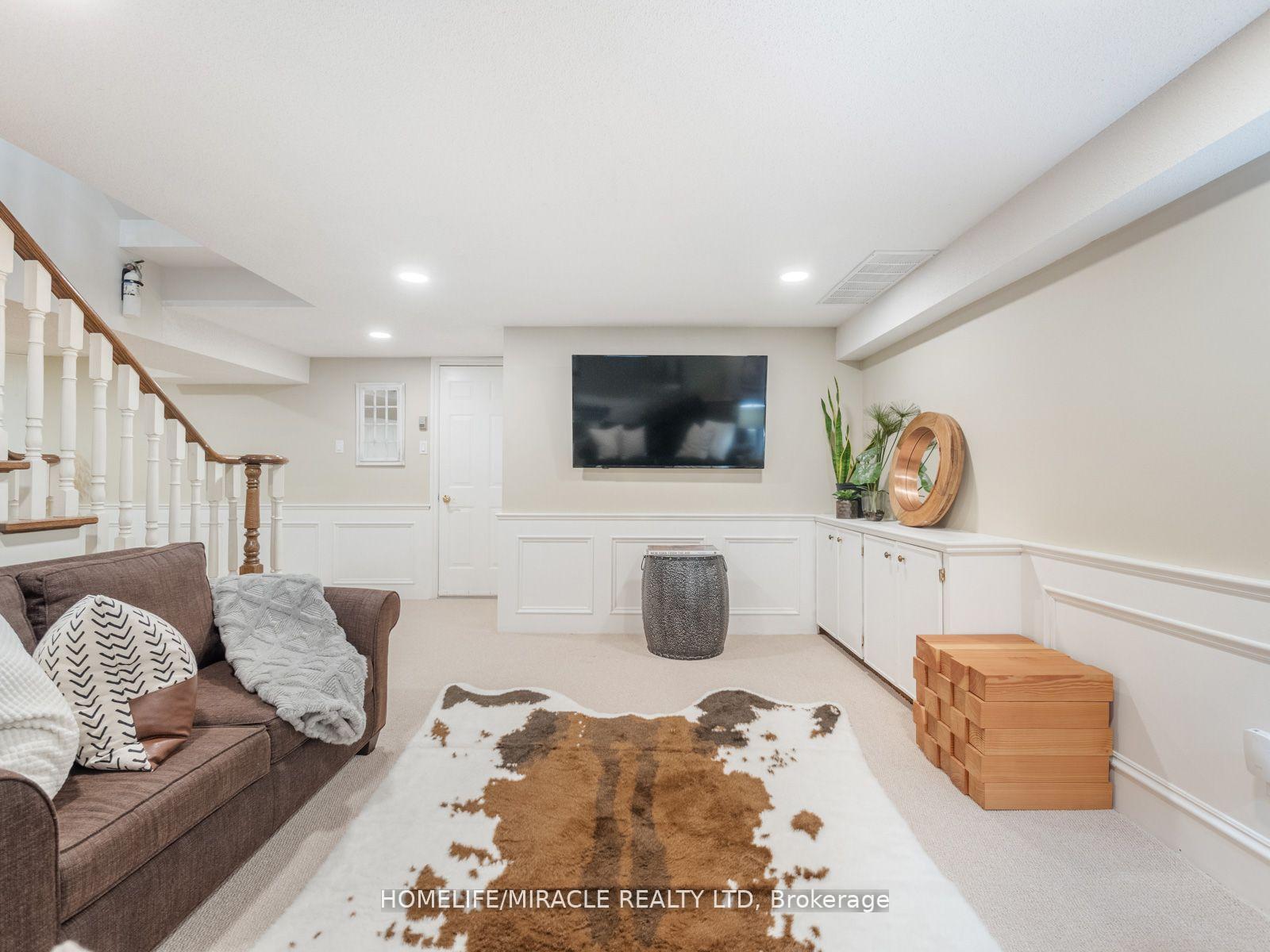 Photo 23 of 521 Oneida Drive, Burlington, LaSalle — HOMEH