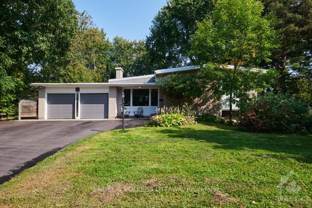 Front of 21 Ettrick Crescent