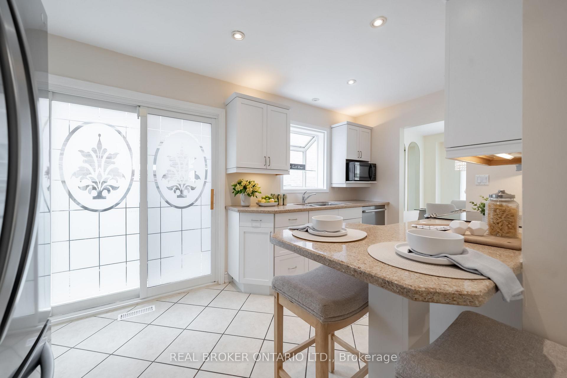Photo 11 of 24 Angus Drive, Ajax, Central — HOMEH