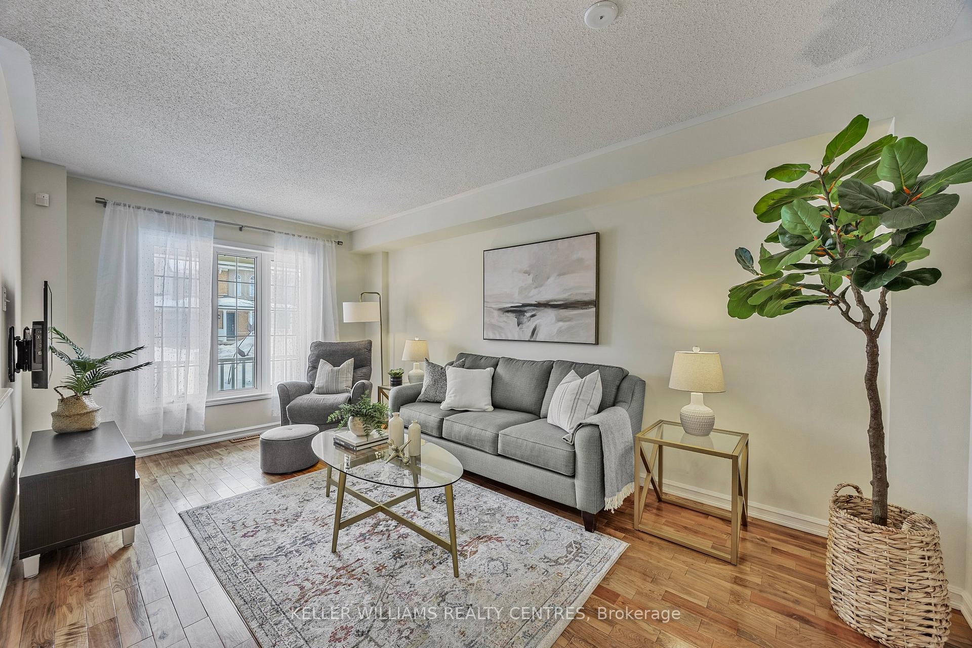 Photo 4 of 26 Succession Crescent, Barrie, Innis-Shore — HOMEH