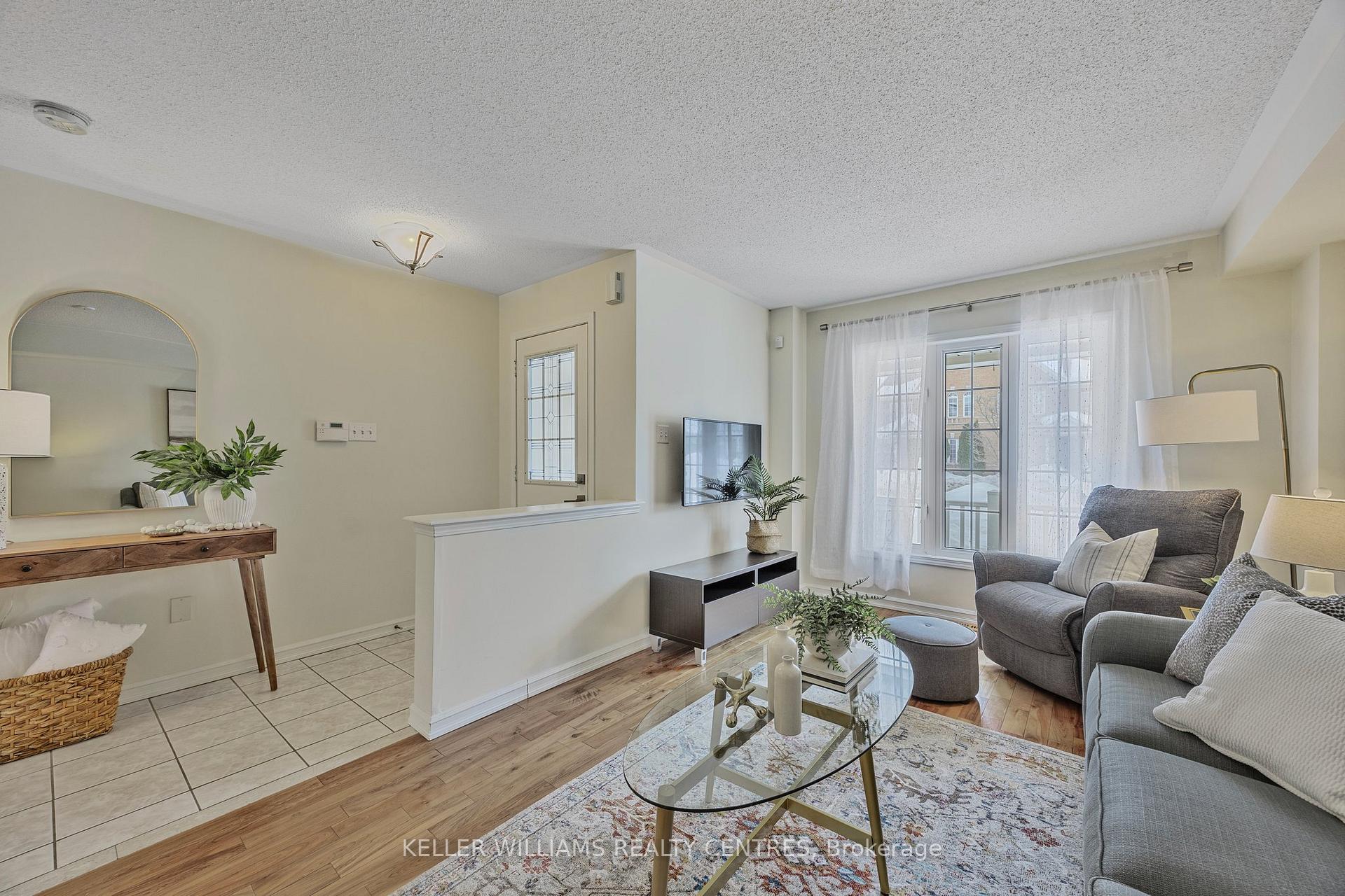 Photo 5 of 26 Succession Crescent, Barrie, Innis-Shore — HOMEH