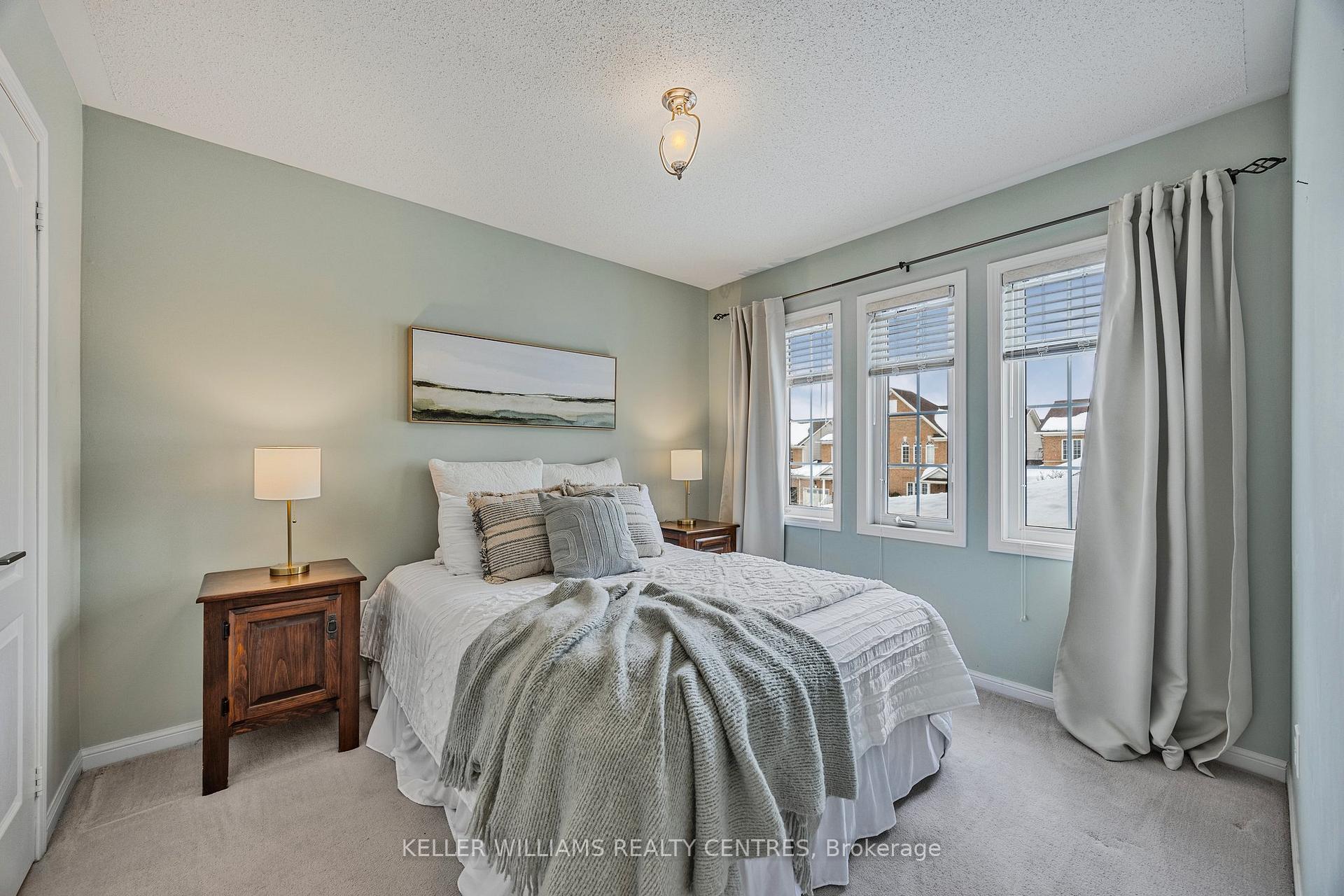 Photo 16 of 26 Succession Crescent, Barrie, Innis-Shore — HOMEH