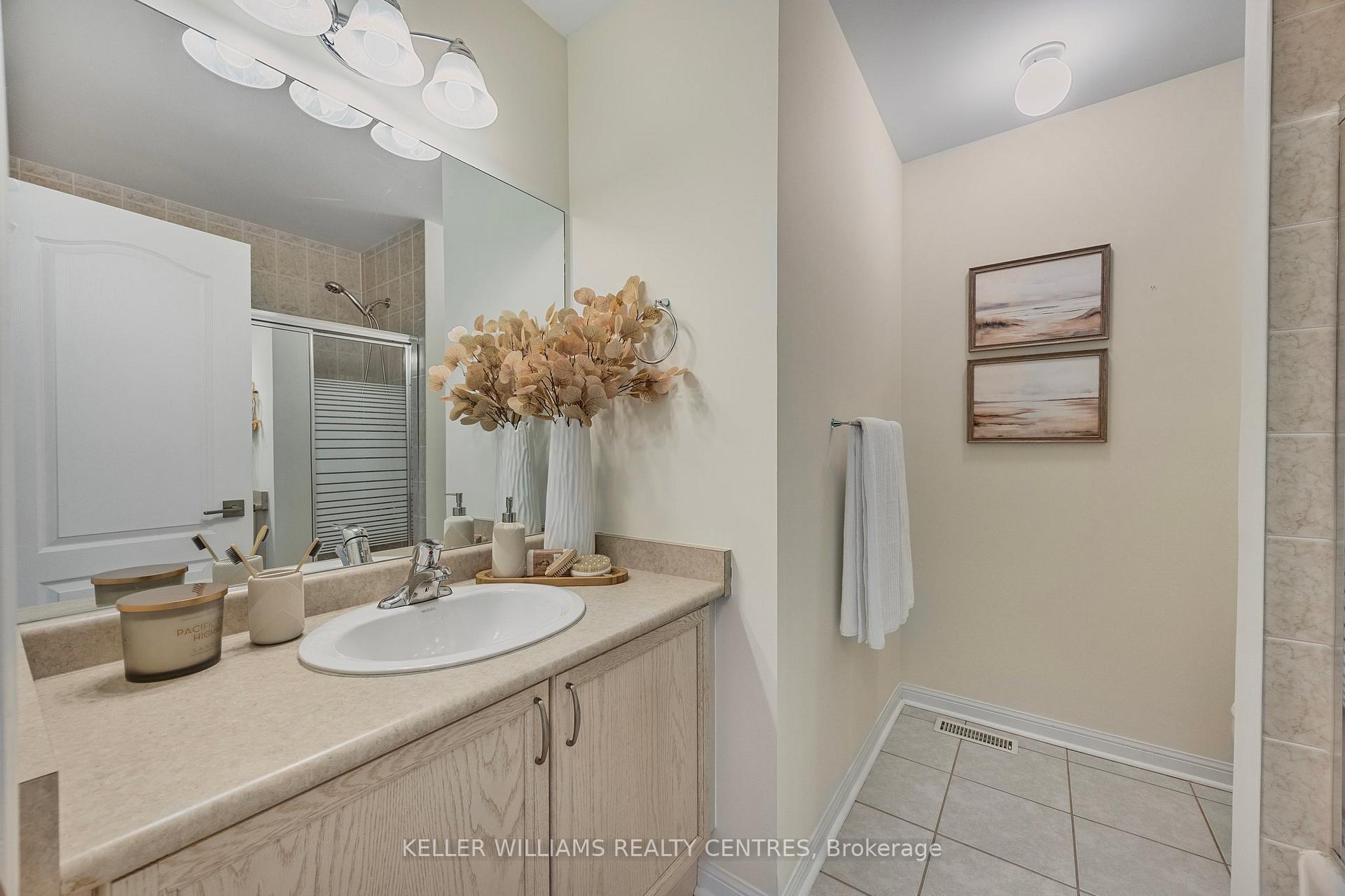 Photo 19 of 26 Succession Crescent, Barrie, Innis-Shore — HOMEH