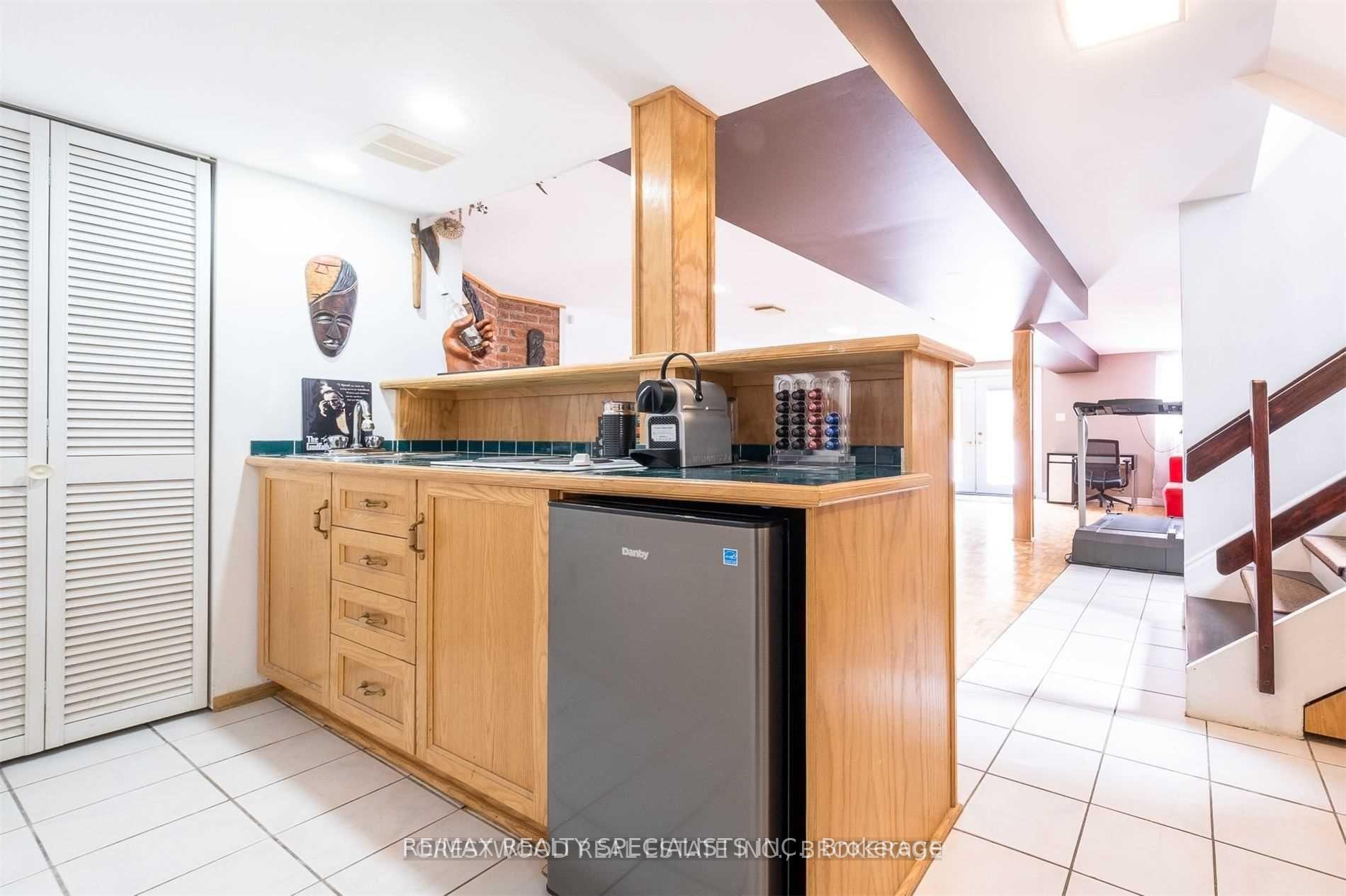 Photo 5 of Unit Basement, 85 Curtis Drive, Brampton, Brampton South — HOMEH