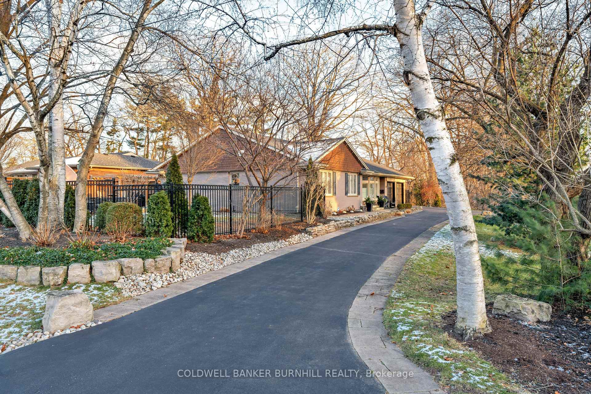 Photo 2 of 775 Falcon Boulevard, Burlington, LaSalle — HOMEH