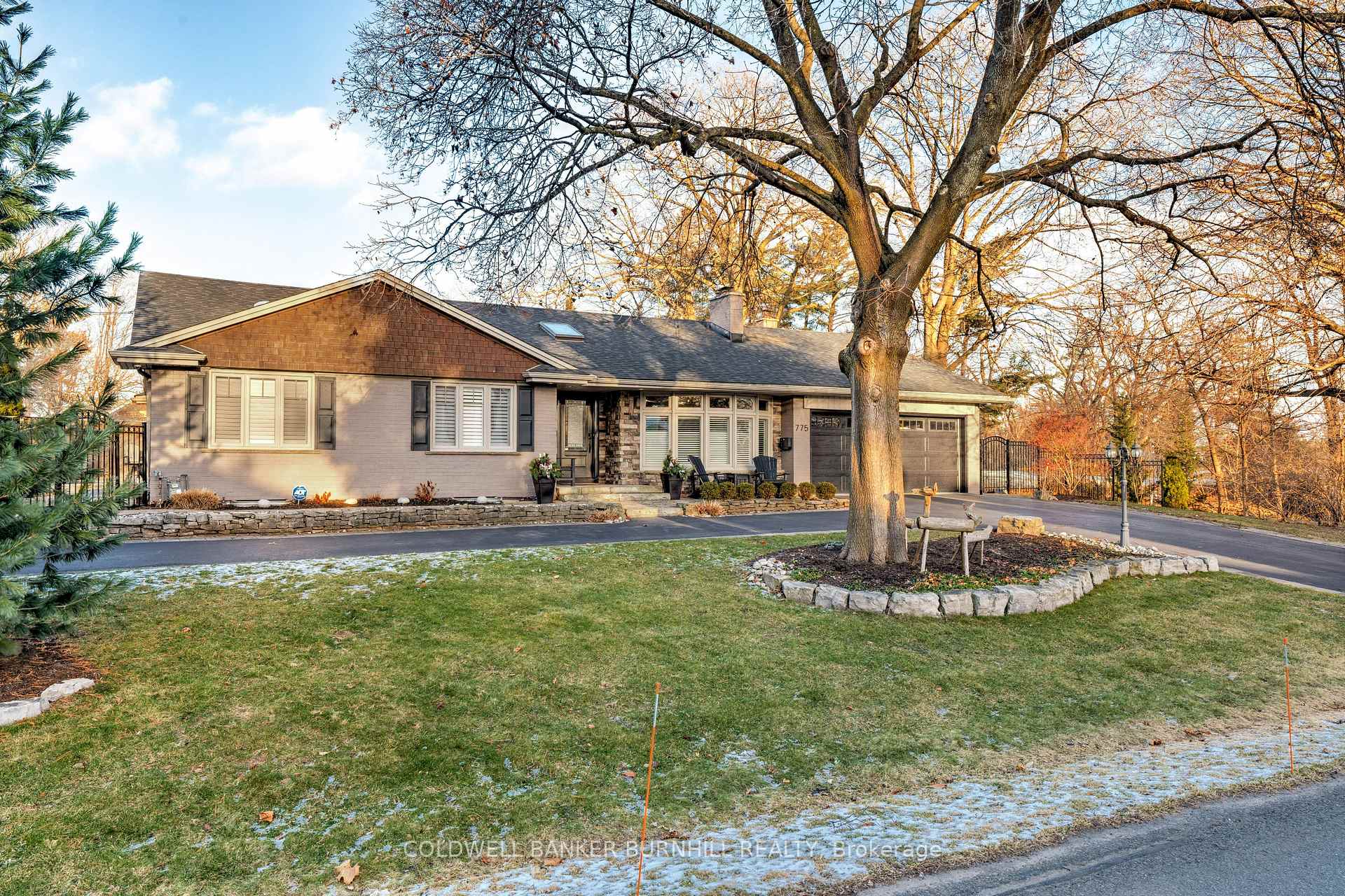 Photo 3 of 775 Falcon Boulevard, Burlington, LaSalle — HOMEH