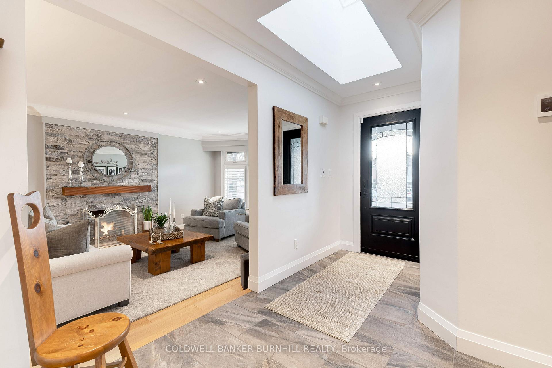 Photo 4 of 775 Falcon Boulevard, Burlington, LaSalle — HOMEH