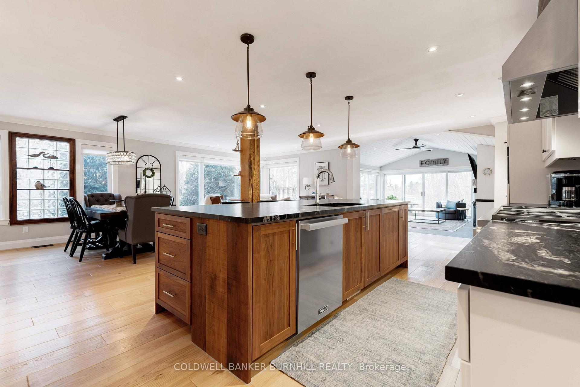 Photo 9 of 775 Falcon Boulevard, Burlington, LaSalle — HOMEH