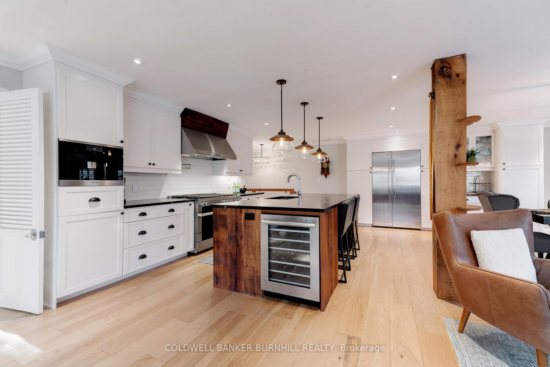 Photo 12 of 775 Falcon Boulevard, Burlington, LaSalle — HOMEH