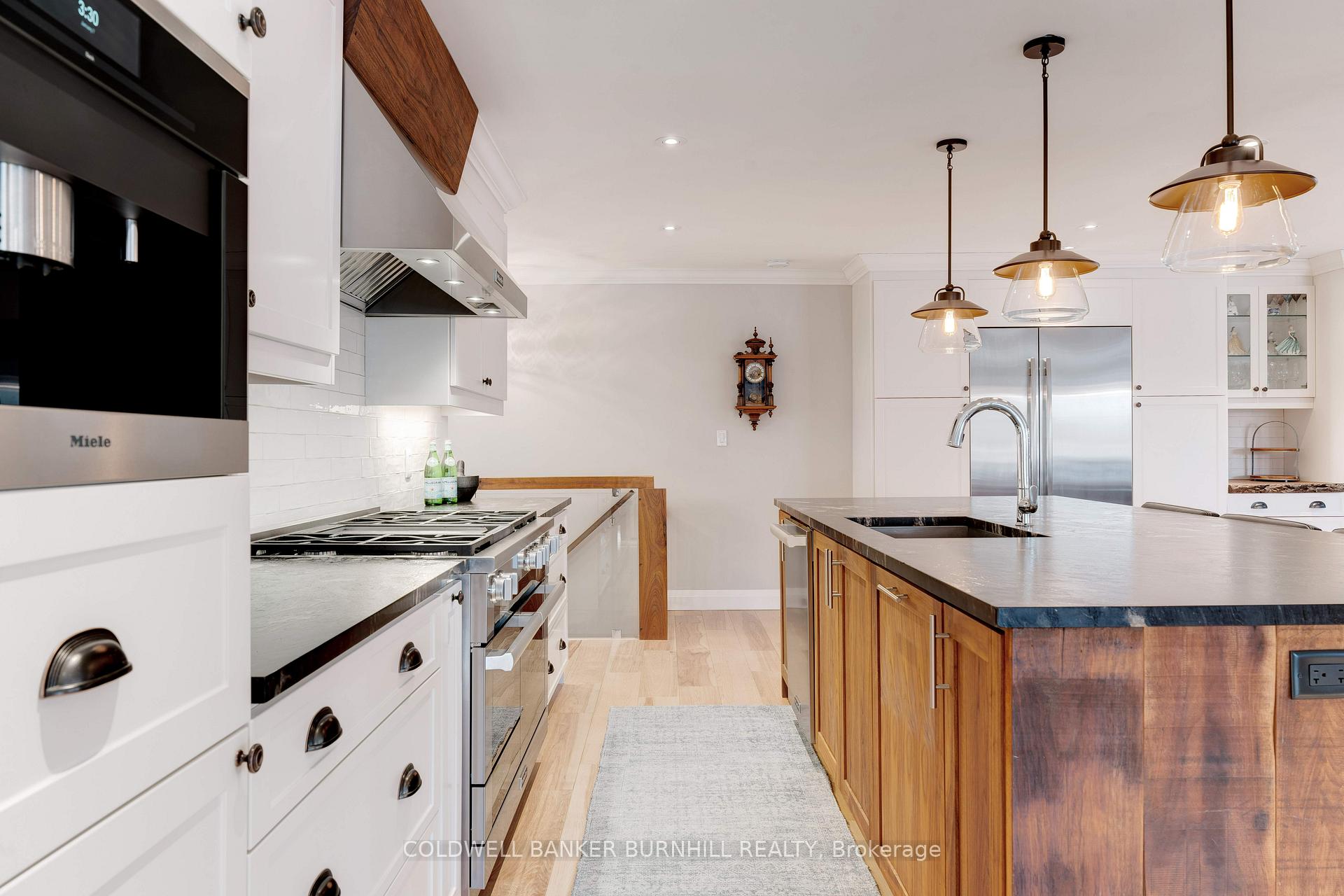 Photo 13 of 775 Falcon Boulevard, Burlington, LaSalle — HOMEH