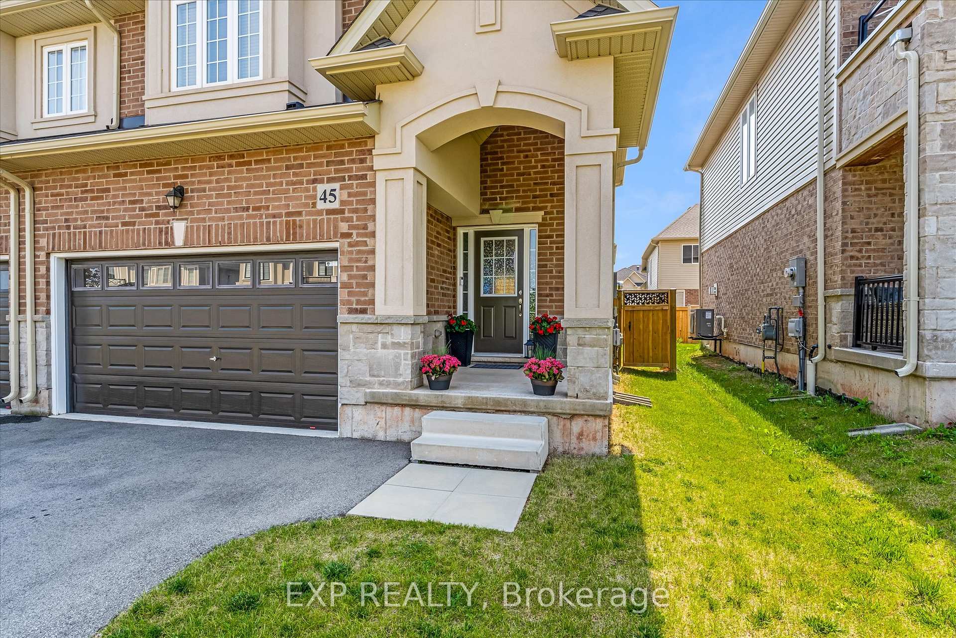 Photo 4 of 45 Sauvignon Crescent, Hamilton, Fruitland — HOMEH