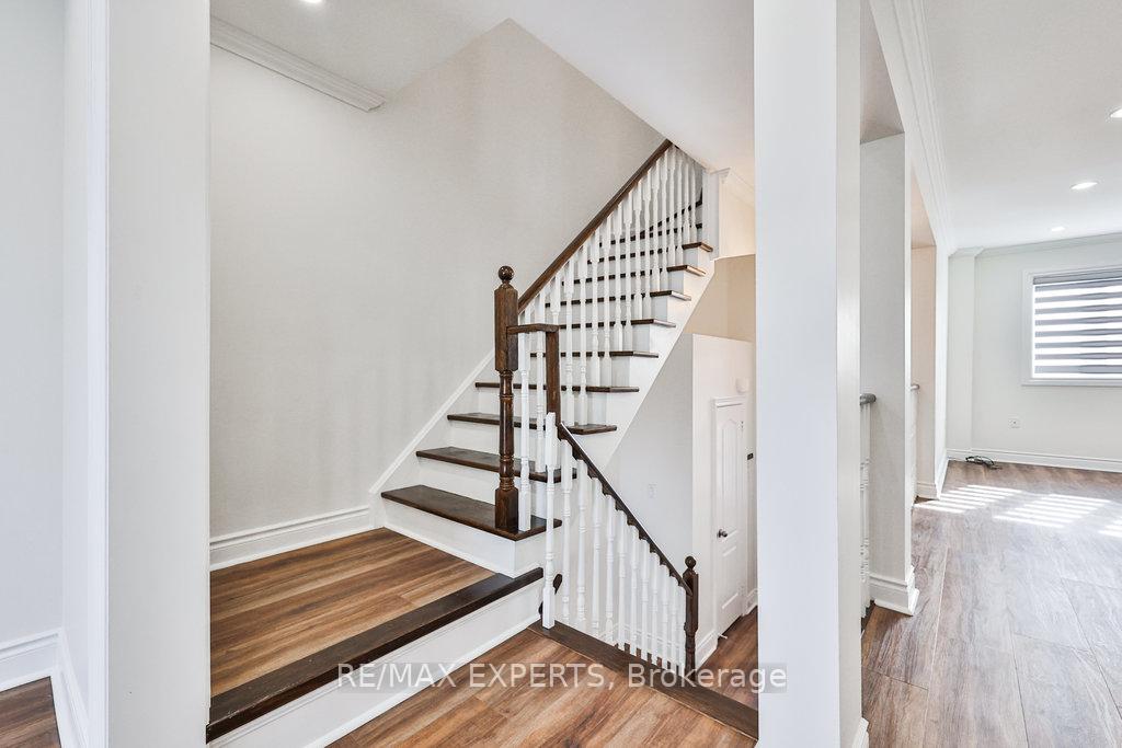 Photo 4 of 42 Lucena Crescent, Vaughan, Maple — HOMEH