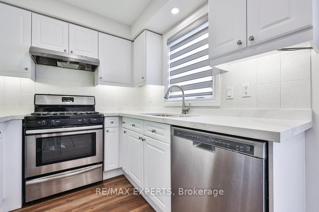 Photo 11 of 42 Lucena Crescent, Vaughan, Maple — HOMEH