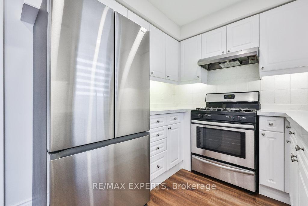 Photo 12 of 42 Lucena Crescent, Vaughan, Maple — HOMEH