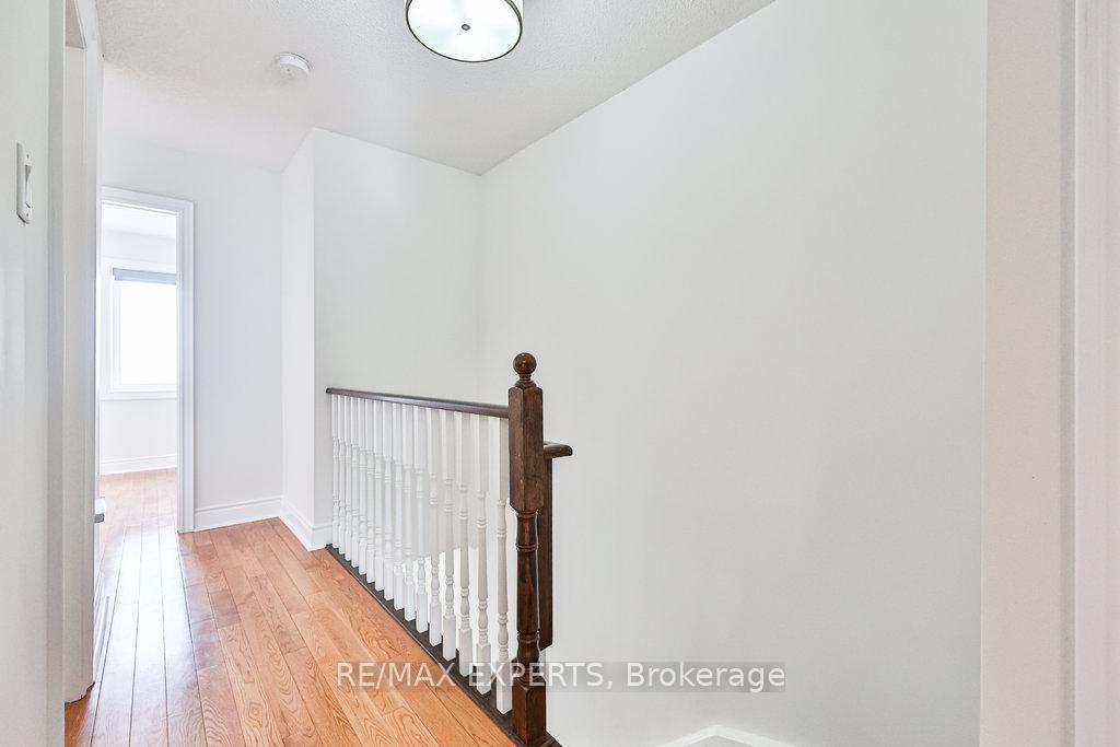 Photo 13 of 42 Lucena Crescent, Vaughan, Maple — HOMEH