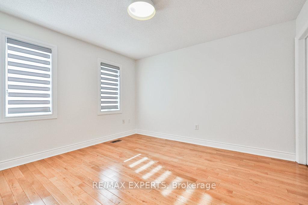 Photo 14 of 42 Lucena Crescent, Vaughan, Maple — HOMEH