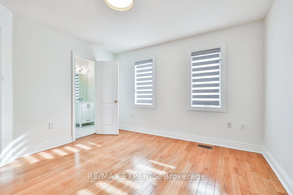 Photo 15 of 42 Lucena Crescent, Vaughan, Maple — HOMEH