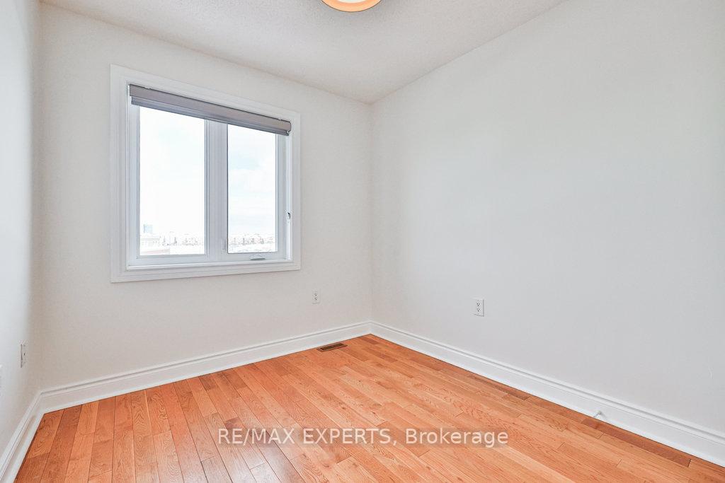 Photo 18 of 42 Lucena Crescent, Vaughan, Maple — HOMEH