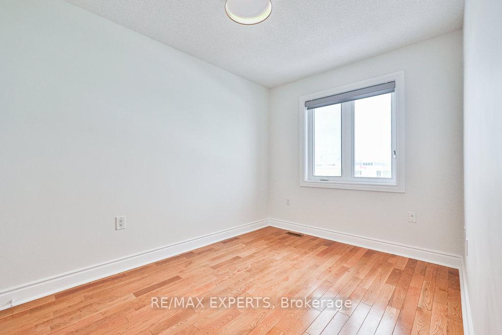 Photo 19 of 42 Lucena Crescent, Vaughan, Maple — HOMEH