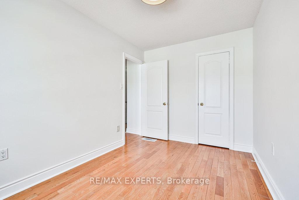 Photo 20 of 42 Lucena Crescent, Vaughan, Maple — HOMEH