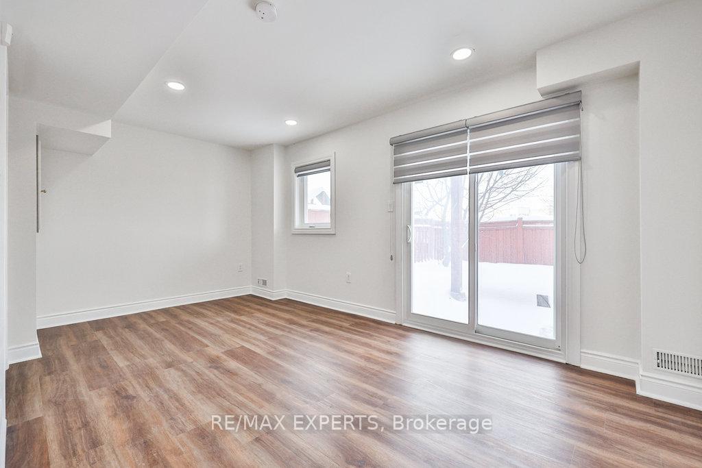Photo 25 of 42 Lucena Crescent, Vaughan, Maple — HOMEH
