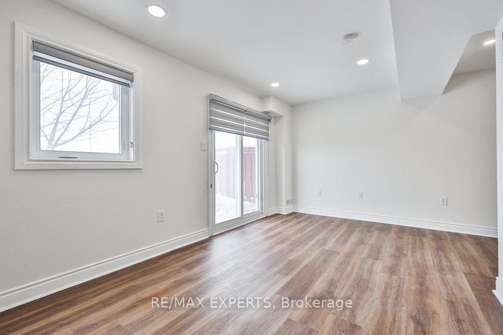 Photo 27 of 42 Lucena Crescent, Vaughan, Maple — HOMEH